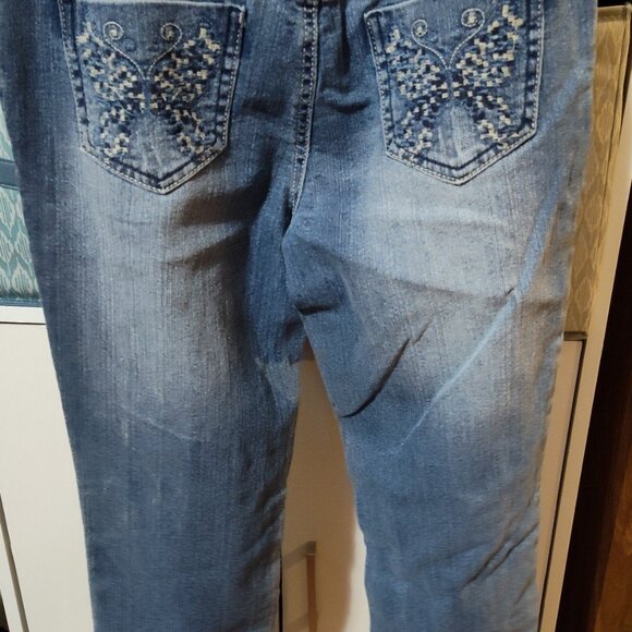 New girls size 12 LEI denim jeans with belt and white tee shirt - Picture 3 of 4